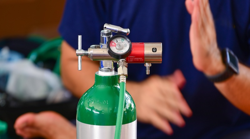 Bouteille d’oxygène : obligation légale ou simple précaution ? - hospimedia réponse expert