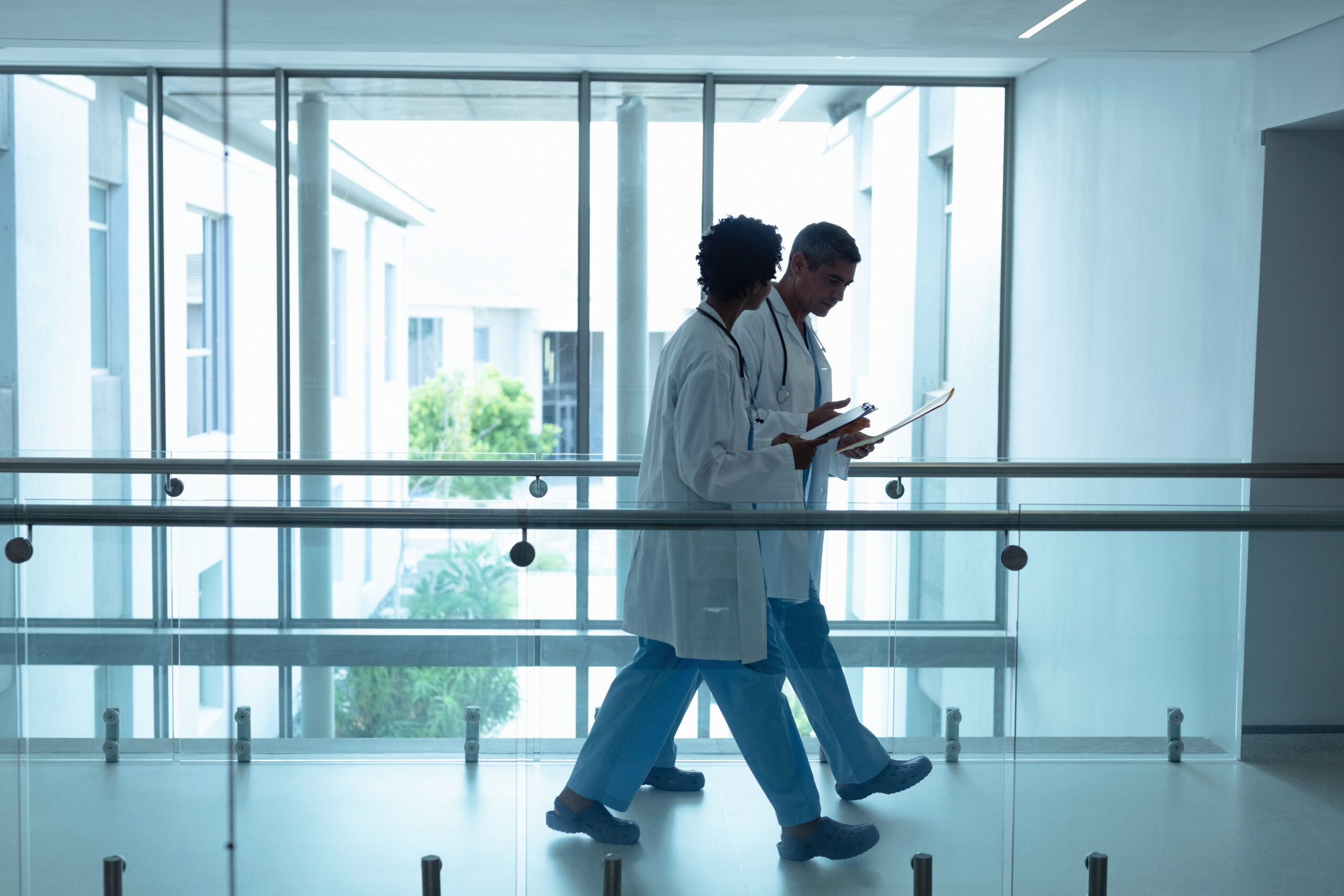 Sortie d'hospitalisation d'un mineur : l'autorisation parentale est-elle obligatoire ? - hospimedia réponse expert